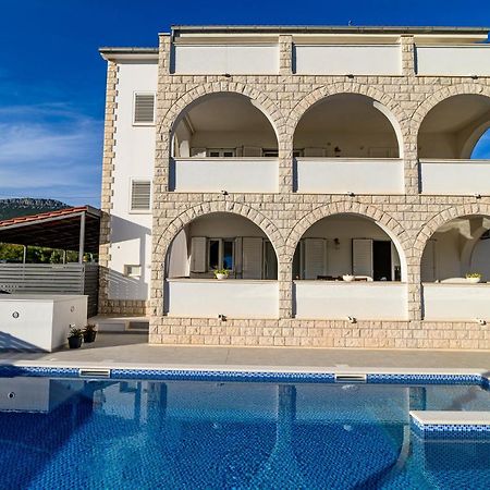 Villa Relax - Beautiful Apartment With Heated Saltwater Pool & Jacuzzi Kaštela エクステリア 写真