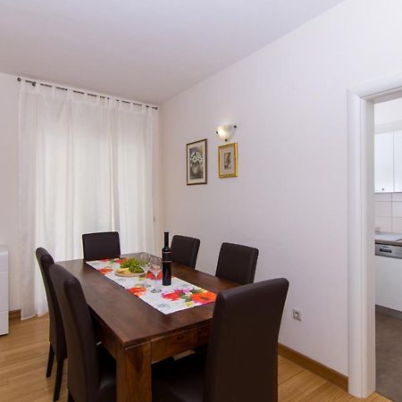 Villa Relax - Beautiful Apartment With Heated Saltwater Pool & Jacuzzi Kaštela エクステリア 写真