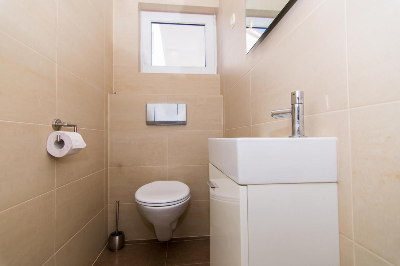 Villa Relax - Beautiful Apartment With Heated Saltwater Pool & Jacuzzi Kaštela エクステリア 写真