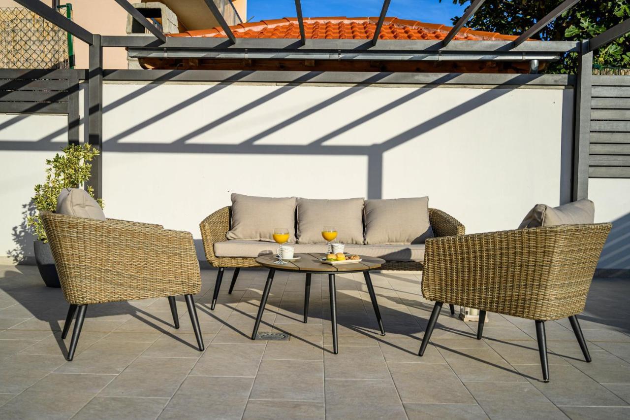 Villa Relax - Beautiful Apartment With Heated Saltwater Pool & Jacuzzi Kaštela エクステリア 写真