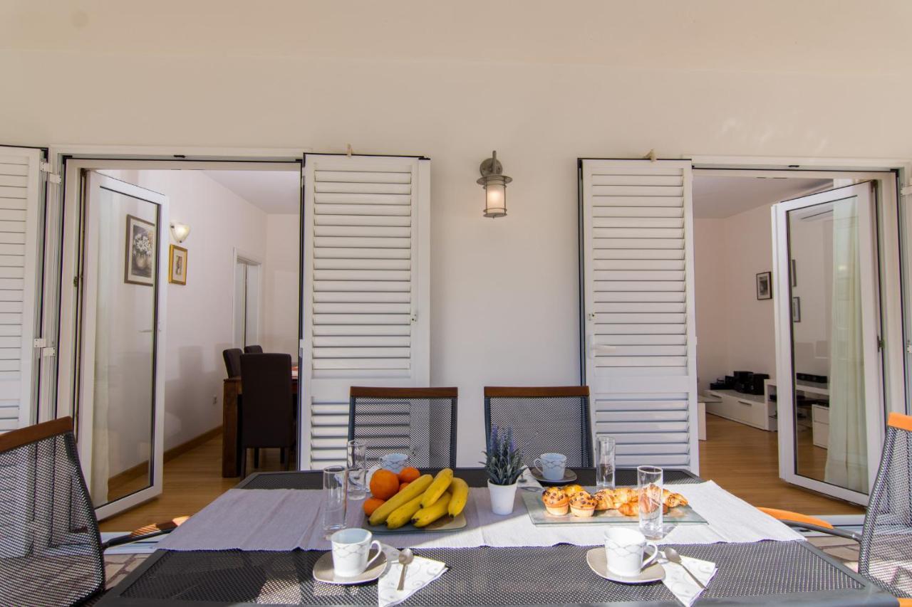 Villa Relax - Beautiful Apartment With Heated Saltwater Pool & Jacuzzi Kaštela エクステリア 写真