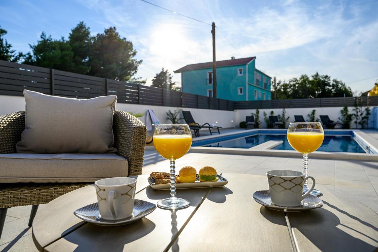 Villa Relax - Beautiful Apartment With Heated Saltwater Pool & Jacuzzi Kaštela エクステリア 写真
