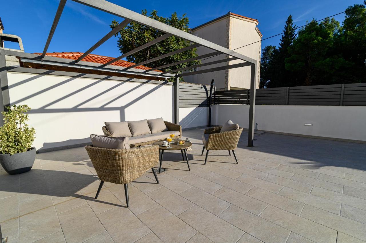 Villa Relax - Beautiful Apartment With Heated Saltwater Pool & Jacuzzi Kaštela エクステリア 写真