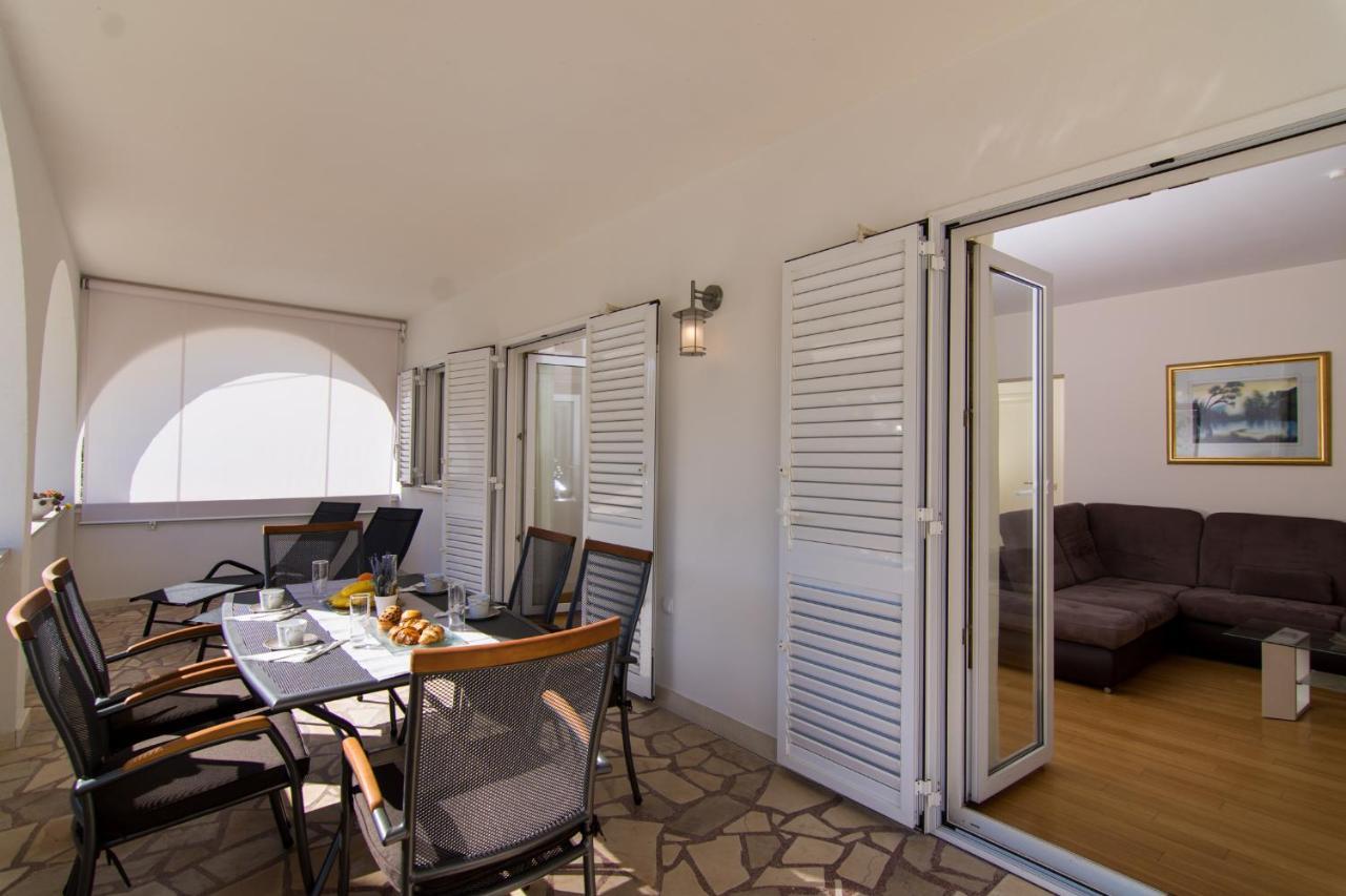 Villa Relax - Beautiful Apartment With Heated Saltwater Pool & Jacuzzi Kaštela エクステリア 写真
