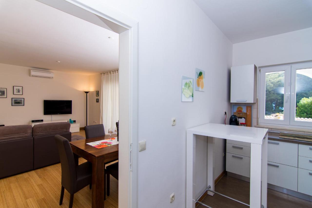 Villa Relax - Beautiful Apartment With Heated Saltwater Pool & Jacuzzi Kaštela エクステリア 写真
