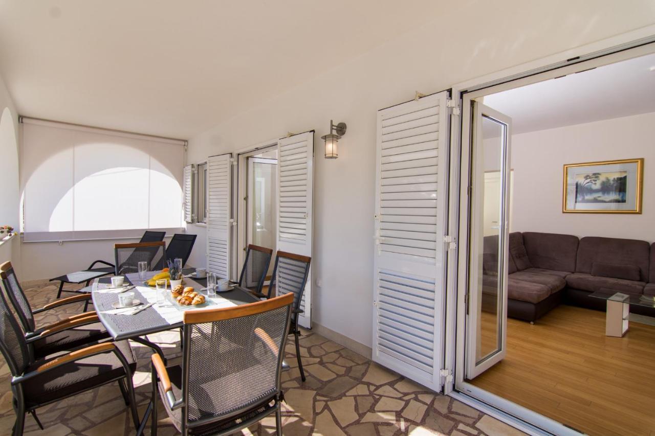 Villa Relax - Beautiful Apartment With Heated Saltwater Pool & Jacuzzi Kaštela エクステリア 写真